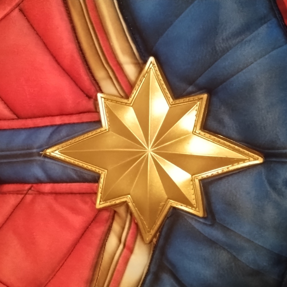 Captain Marvel costume - Picture 17 of 17